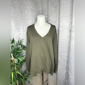 WILT Women’s V-Neck Asymmetrical Hem Long Sleeve Top in Military Green Large